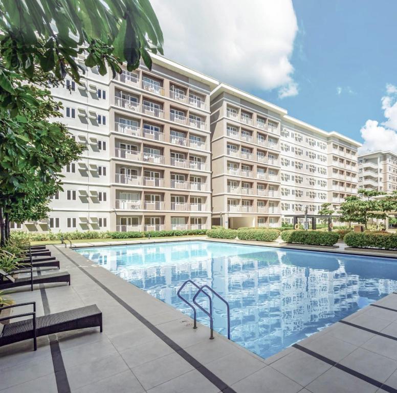 Apartment A Peaceful Condotel With Balcony At Qc *